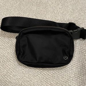 Lululemon Everywhere Belt Bag Black
